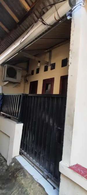 Dijual 2 rumah kontrakan di wilayah Jakarta timur lokasi di Makasar, tersedia melalui melalui situs Olx