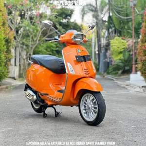 Jual bekas DIJUAL CEPAT VESPA SPRINT 150 3v Th 2015 WARNA Orange FAVOURITE COLOUR,lokasi di Cibitung