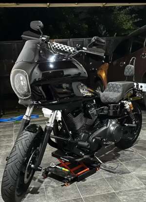 Jual bekas Harley davidson dyna fxdx,lokasi di Gayungan