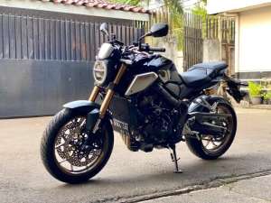 Jual bekas HONDA CB650R 2020KM Rendah, Pajak Panjang, Full Aksesori Premium,lokasi di Setia Budi
