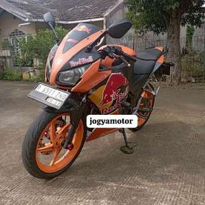 Jual bekas honda cbr 150 r repsol 2014 motor second berkualitas,lokasi di Tangerang Selatan