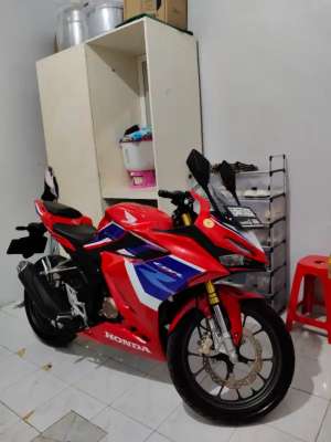 Jual bekas Honda CBR150R like new 2023,lokasi di Tanjung Karang Pusat