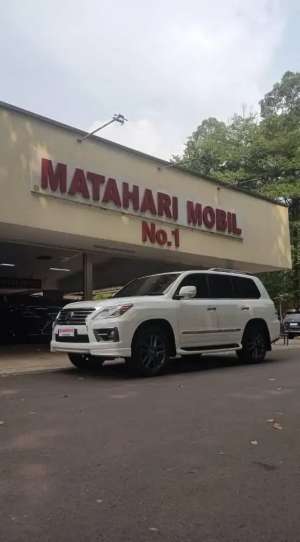 Jual bekas LEXUS LX 570 SPORT 2012 - WHITE ON GREY,lokasi di 