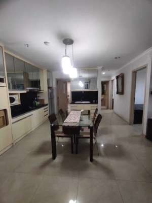 Permata Senayan Apartment di Seberang Gedung Legislatif Senayan lokasi di Tanah Abang, tersedia melalui melalui situs Olx