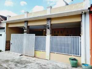 Rumah Cantik 110m Nyaman Harga Turun Pool lokasi di Colomadu, tersedia melalui melalui situs Olx