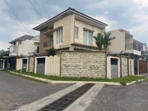 Rumah Mewah Di Perumahan Kartika Asri, Blimbing MalangOLX774 lokasi di Blimbing, tersedia melalui melalui situs Olx