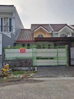 Rumah siap huni, full renovasi, 1,25 Lantai, Barat, di Cluster Banjar lokasi di Cipondoh, tersedia melalui melalui situs Olx
