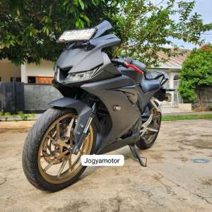 Jual bekas yamaha r15 v3 2017 motor second berkualitas,lokasi di Tangerang Selatan