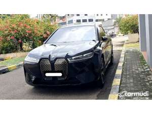 Jual bekas 2023 BMW iX 0.0 xDrive40 Sport SUV hitam km 10 ribuan pajak panjang,lokasi di DKI Jakarta