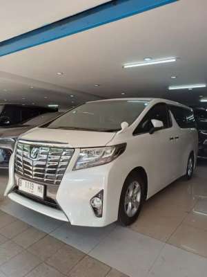 Jual bekas Alphard welcab 2.5 CBU NIK 2017 KM 20RB Antik,lokasi di 