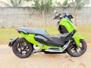 Jual bekas Alva Cervo 2024 Hijau KM 8K,lokasi di Kembangan