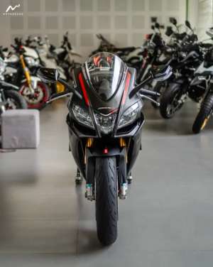 Jual bekas Aprilia RSV4 RR Race Pack Black Ascari ABS 2015 Mods Up 100Jtan,lokasi di Cinere