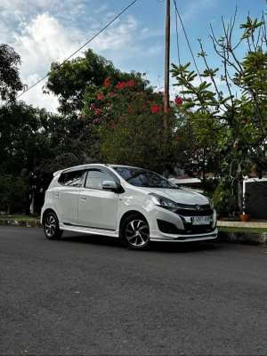 Jual bekas Ayla 1.2 R Deluxe AT 2018 Low KM,lokasi di 