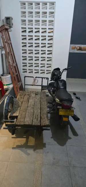 Jual bekas BECAK plat kuning, bagus MURAH,lokasi di Medan Tembung
