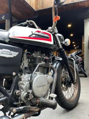 Jual bekas binter merzy kz 200 82 cdi surat kumplit siap touring plat b dki,lokasi di Coblong