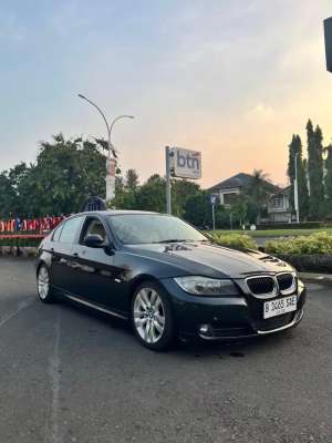 Jual bekas BMW 320i 2011 Bensin,lokasi di 