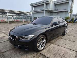 Jual bekas BMW 328i Sport 2015 super low km,lokasi di 