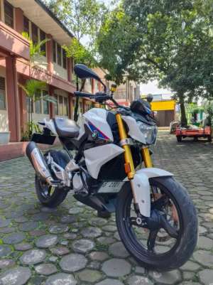 Bmw g310r gs 2017 lokasi di Regol, tersedia melalui melalui situs Olx