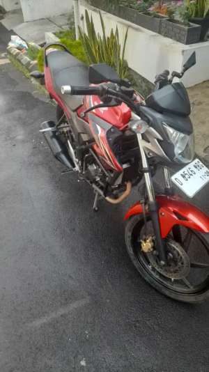 Jual bekas CB150R old 2013,lokasi di Ujung Berung