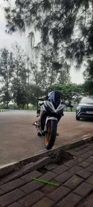 Jual bekas CBR150R 2017 pajak hidup ss lengkap faktur ada,lokasi di Tambun Selatan