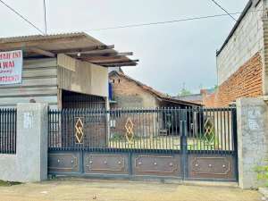 Di jual kontrakan 4 pintu lokasi di Kotabaru, tersedia melalui melalui situs Olx