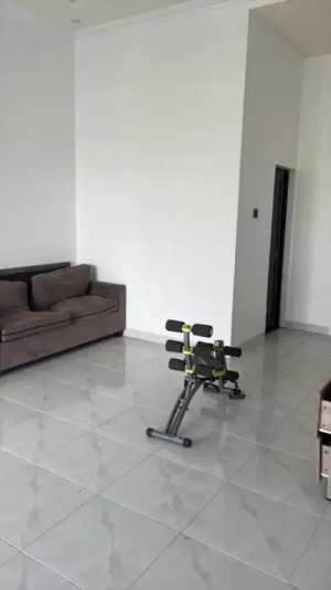 Dijual cepat rumah 2 lt dikompleks amarilis, luas 10x18.siap huni lokasi di Tamalate, tersedia melalui melalui situs Olx