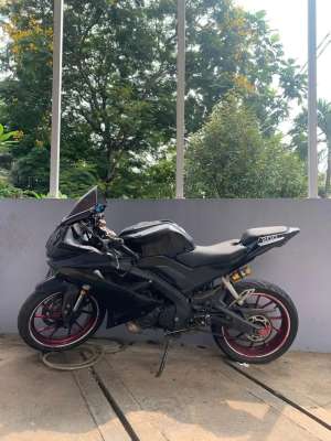 Jual bekas Dijual motor yamaha R15 dengan kondisi terawat,lokasi di Kebayoran Baru