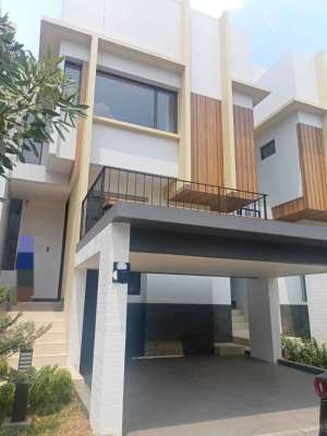 DIJUAL RUMAH BARU 2 SETENGAH LANTAI HADAP UTARA DI BSD CITY lokasi di Bumi Serpong Damai, tersedia melalui melalui situs Olx