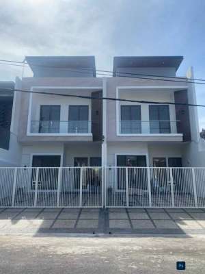 DIJUAL RUMAH BARU GRESS BARUK SELANGKAH DARI MERR lokasi di Wonocolo, tersedia melalui melalui situs Olx