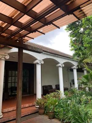 DIJUAL RUMAH DI KOMPLEK KEUANGAN MENTENG DALAM TEBET JAKARTA SELATAN lokasi di Tebet, tersedia melalui melalui situs Olx