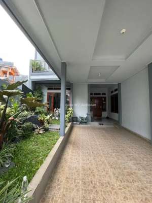 DIJUAL RUMAH HOOK KOMPLEK DAERAH SEJUK DEKAT JALAN RAYA lokasi di Cileunyi, tersedia melalui melalui situs Olx