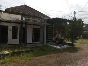 Dijual Rumah Hook Siap Huni Di Perum. Madania Residence - Genteng lokasi di Genteng, tersedia melalui melalui situs Olx