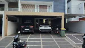 Dijual Rumah Mewah di Karawang lokasi di Telukjambe Timur, tersedia melalui melalui situs Olx