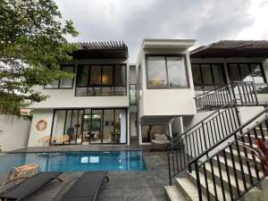 Dijual Rumah Mewah di Komplek Suralaya Residence Jakarta Selatan lokasi di Mampang Prapatan, tersedia melalui melalui situs Olx