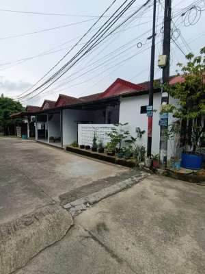 Dijual RumahKos 4 Pintu Perumahan Eden Park Batam Centre Investasi lokasi di Dedai, tersedia melalui melalui situs Olx