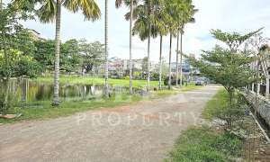 Disewakan Tanah Jalan Utama Ahmad Yani 2 Pontianak Tenggara lokasi di Pontianak Tenggara, tersedia melalui melalui situs Olx