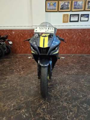 Jual bekas DP 1 JT PROMO R15 V4 2023 MOTOR MULUS KAYA BARU KM RENDAH,lokasi di Jati Sampurna