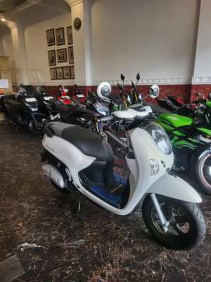Jual bekas DP MURAH HONDA SCOOPY PRESTIGE 2025 KM 900 LIKE NEW GRADE A,lokasi di Taman Sari