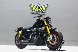 Jual bekas Harley davidson sportster 48 like new istimewa sudah full hedon acc,lokasi di Tanjung Duren