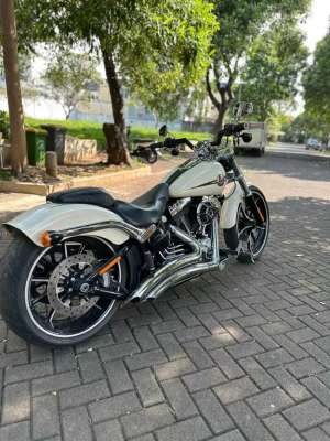 Jual bekas HD breakout 2014 FP mulus,lokasi di Cilandak