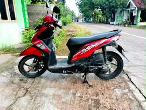 Jual bekas Honda beat tahun 2014.surat lngkap pajak hidup AE ngawi,lokasi di Widodaren