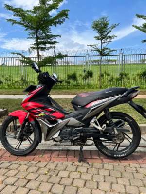 Jual bekas Honda Blade 110 Karburator Model Lama 2010 Body Full Original,lokasi di Penjaringan