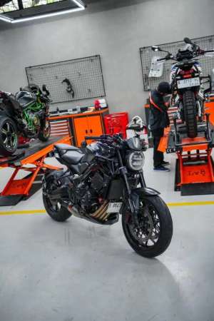 Jual bekas Honda CB650R Black Edition 2023,lokasi di Serpong Utara