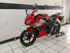 Jual bekas Honda CBR150R 2015 mesin halus terawat,lokasi di Kebayoran Baru