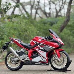 Jual bekas HONDA CBR250RR NON ABS RED RACING 2016 KM 13K SIAP NGEBUT,lokasi di Batuceper
