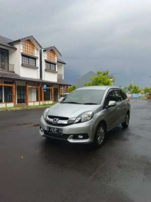 Jual bekas Honda Mobilio 1.5 E manual 2015..km 49 rb slow going,lokasi di 