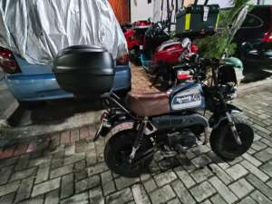 Jual bekas HONDA MONKEY custom full box givi,lokasi di Cibubur