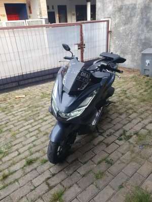 Jual bekas HONDA PCX 2021 ABU ABU LOW KM 9RB,lokasi di Bekasi Barat
