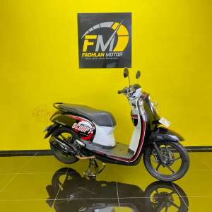Jual bekas Honda Scoopy 2015 hitam pajak hidup,lokasi di Ciputat