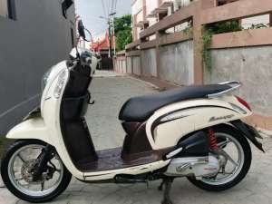 Jual bekas Honda Scoopy FI Esp 2014 pajak hidup stater tokcer terawat,lokasi di Ciledug
